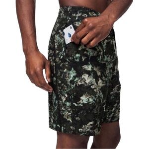 Lululemon Mens Camo Athletic Shorts Pace Breaker Size Medium Lined Green